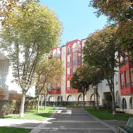 Apartment F2 Equipe Avec Balcons, Ascenseur Et Wi-fi, Proche Des Thermes De Lamalou-les-Bains