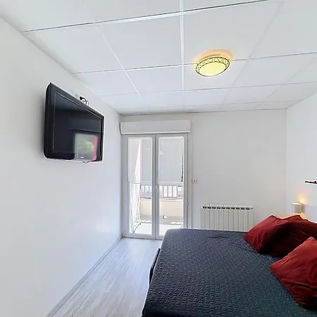 F2 Equipe Avec Balcons, Ascenseur Et Wi-fi, Proche Des Thermes De - Fr-1-451-141