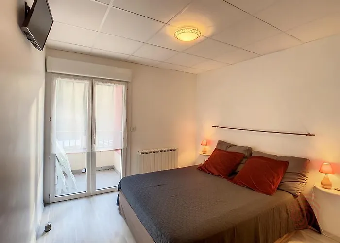 F2 Equipe Avec Balcons, Ascenseur Et Wi-fi, Proche Des Thermes De - Fr-1-451-141 Apartamento *