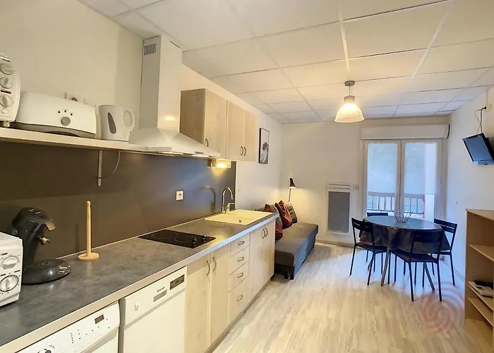 F2 Equipe Avec Balcons, Ascenseur Et Wi-fi, Proche Des Thermes De - Fr-1-451-141 Apartamento