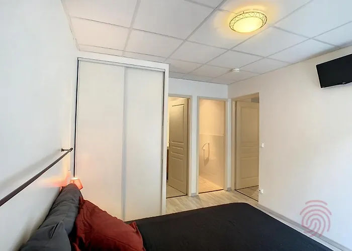 F2 Equipe Avec Balcons, Ascenseur Et Wi-fi, Proche Des Thermes De - Fr-1-451-141 *