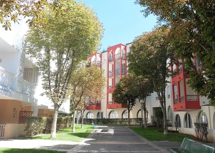 Apartamento F2 Equipe Avec Balcons, Ascenseur Et Wi-fi, Proche Des Thermes De - Fr-1-451-141 Lamalou-les-Bains